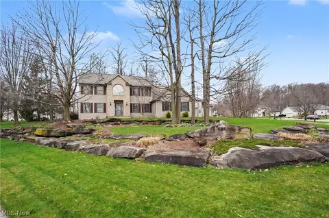 9498 Andrew Dr, Twinsburg, OH 44087