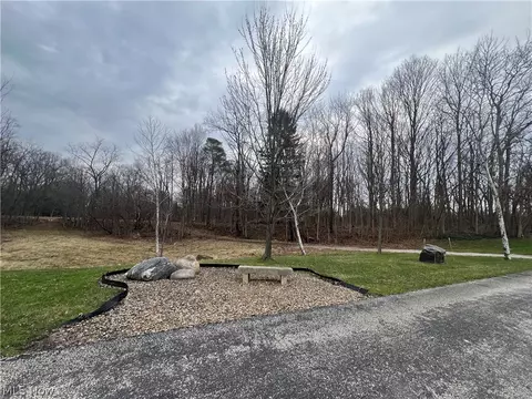 691 Som Center Rd, Mayfield Village, OH 44143