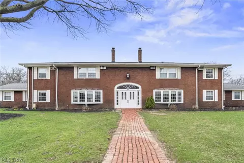 11 Meadowlawn Dr #1, Mentor, OH 44060