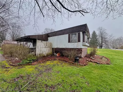 726 Boyd St NE, Masury, OH 44438