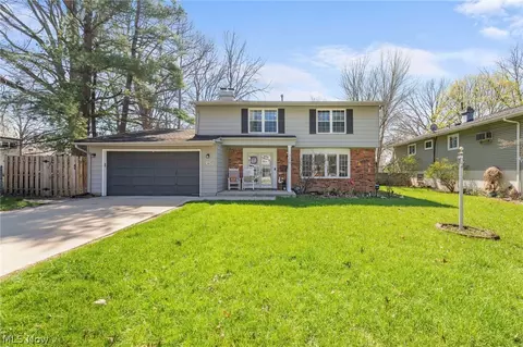 329 Baldwin Dr, Berea, OH 44017