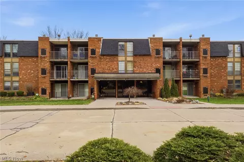 4187 Columbia Rd #332, North Olmsted, OH 44070