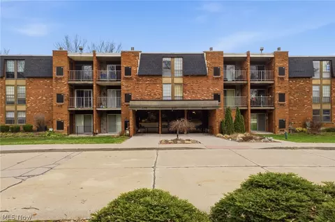 4187 Columbia Rd #332, North Olmsted, OH 44070