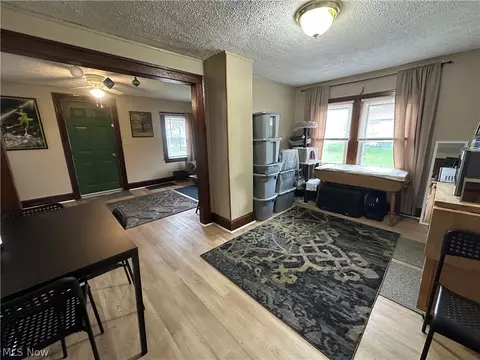 Entry Way - 1312 Hamlin Dr, Ashtabula, OH 44004 photo 2 of 4