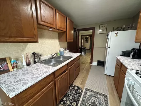 Entry Way - 1312 Hamlin Dr, Ashtabula, OH 44004 photo 1 of 4