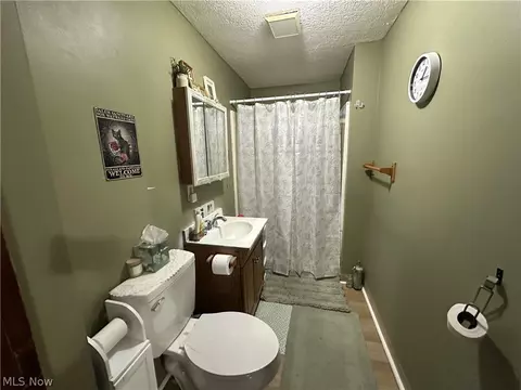 Bath - 1312 Hamlin Dr, Ashtabula, OH 44004 photo 1 of 1