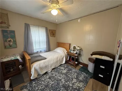 Bedroom - 1312 Hamlin Dr, Ashtabula, OH 44004 photo 2 of 2