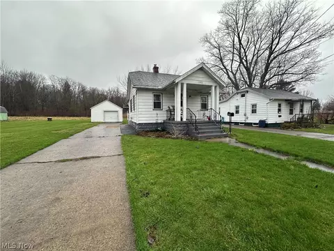 Exterior - 1312 Hamlin Dr, Ashtabula, OH 44004 photo 3 of 4