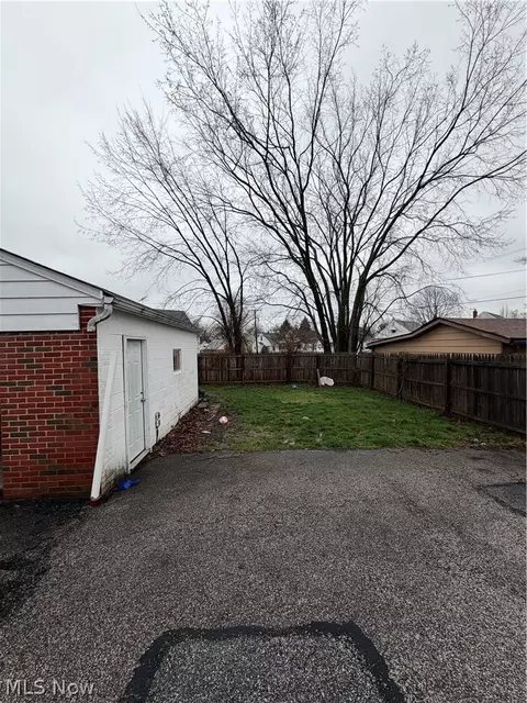 654 E 240 St, Euclid, OH 44123 photo 41