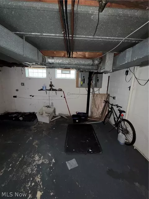 654 E 240 St, Euclid, OH 44123 photo 31