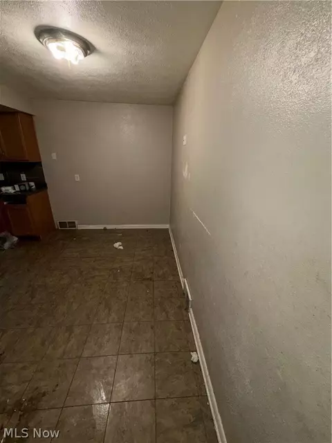 654 E 240 St, Euclid, OH 44123 photo 8