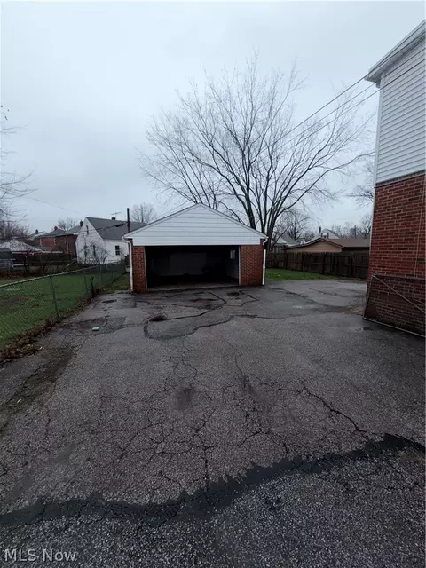 654 E 240 St, Euclid, OH 44123 photo 25