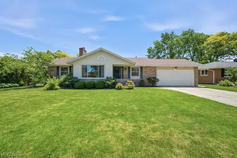 4480 Vezber Dr, Seven Hills, OH 44131