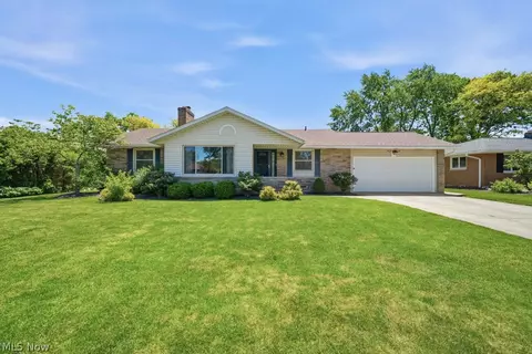 4480 Vezber Dr, Seven Hills, OH 44131