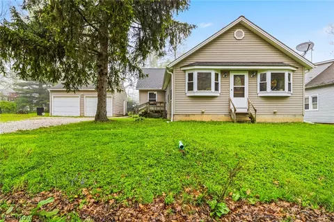 109 Cornelia Dr, Chardon, OH 44024