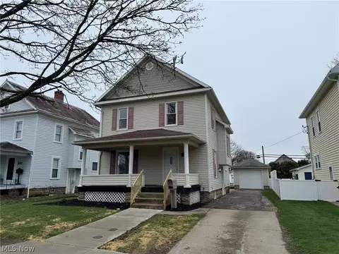 728 Oak St NW, New Philadelphia, OH 44663