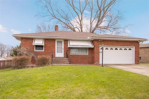 5531 Briarcliff Dr, Garfield Heights, OH 44125