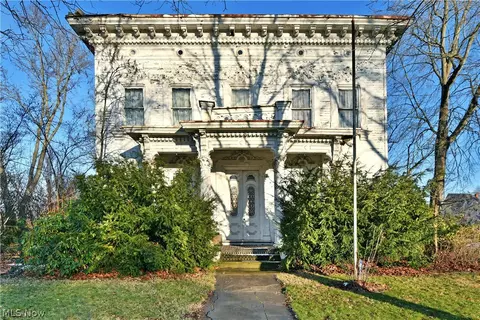 720 Mahoning Ave NW, Warren, OH 44483