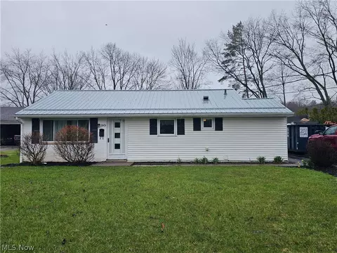 310 Cynthia Dr, Chardon, OH 44024