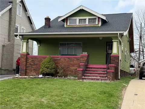 13207 S S Pkwy, Garfield Heights, OH 44105