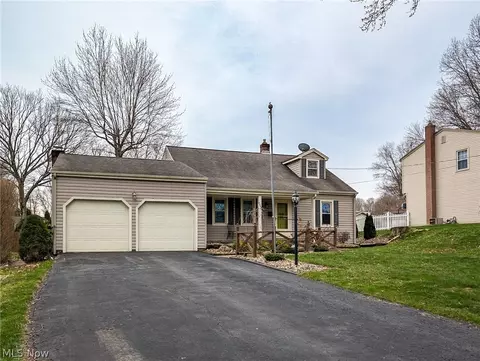 3049 Straley Ln, Youngstown, OH 44511