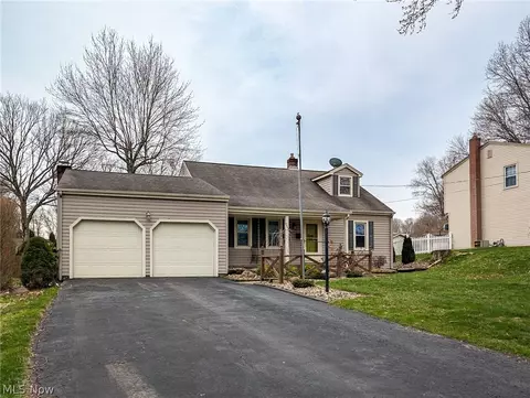 3049 Straley Ln, Youngstown, OH 44511