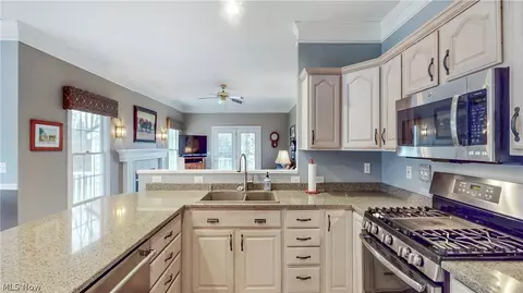 5690 Canyon View Dr, Painesville, OH 44077 photo 4
