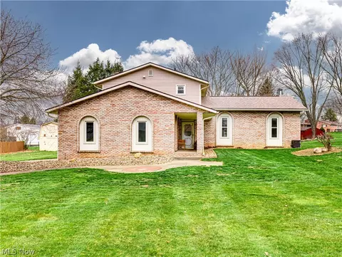 3881 Mahogany St NW, Uniontown, OH 44685