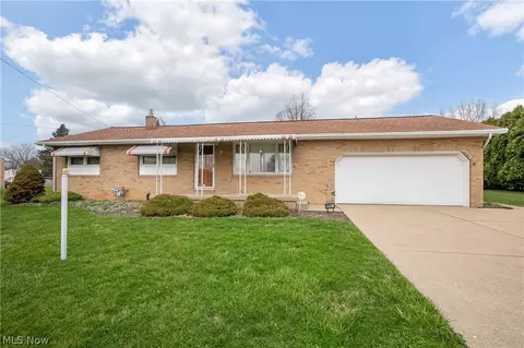 6231 Howland St, Louisville, OH 44641