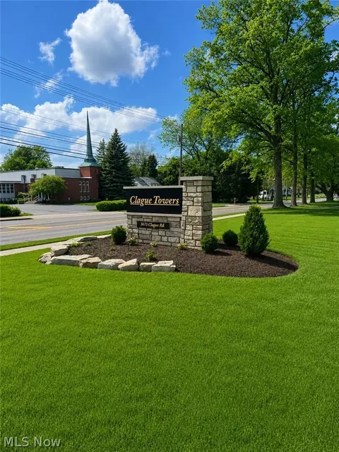 3675 Clague Rd #316, North Olmsted, OH 44070