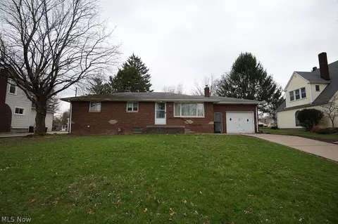 80 S Hazelwood Ave, Youngstown, OH 44509