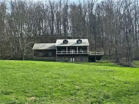 1865 Cassingham Hollow Dr, Coshocton, OH 43812