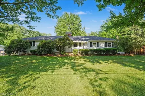 1974 Silver Fox Ln NE, Warren, OH 44484
