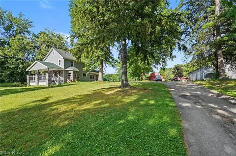 1911 Oriel Rogers Rd, Girard, OH 44420