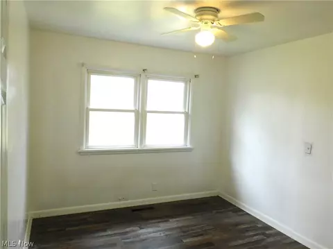 Bedroom - 1427 Union Ave, Ashtabula, OH 44004 photo 2 of 6