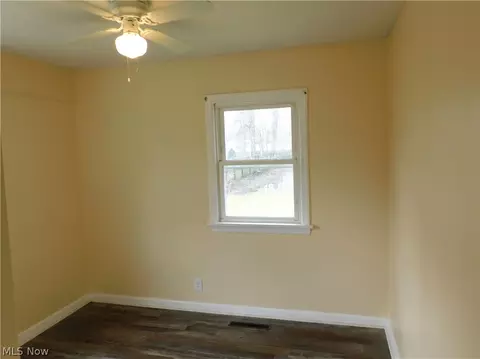 Bedroom - 1427 Union Ave, Ashtabula, OH 44004 photo 3 of 6