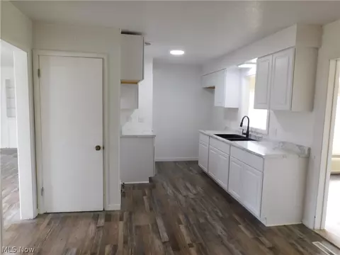 Entry Way - 1427 Union Ave, Ashtabula, OH 44004 photo 1 of 1