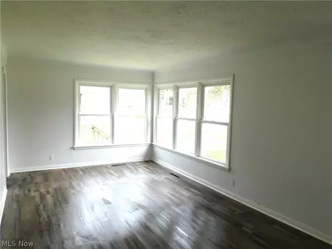 Living - 1427 Union Ave, Ashtabula, OH 44004 photo 2 of 2