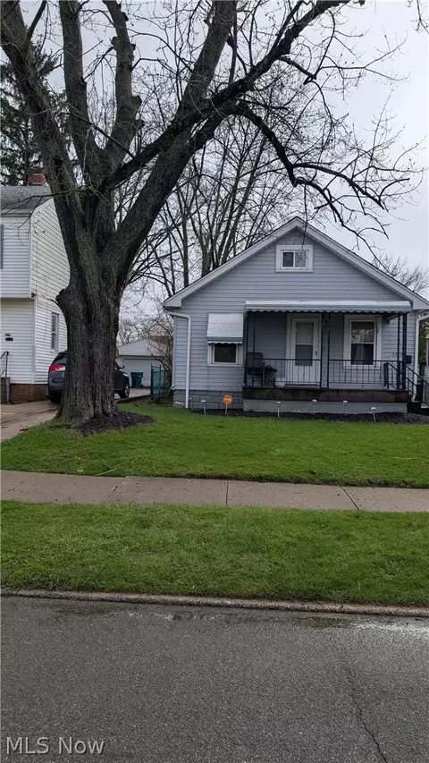 5243 Thomas St, Maple Heights, OH 44137