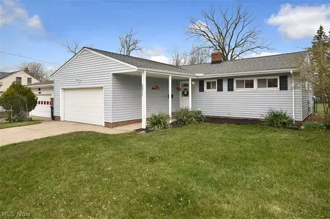 5011 S Sedgewick Rd, Lyndhurst, OH 44124