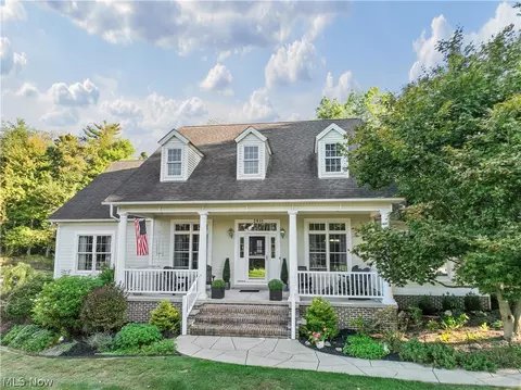 2011 E Swan Lake Cir, Kent, OH 44240