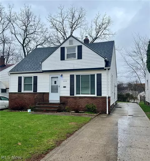 12328 Park Knoll Dr, Garfield Heights, OH 44125