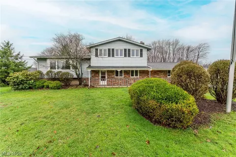 2984 Erich Dr, Willoughby Hills, OH 44092