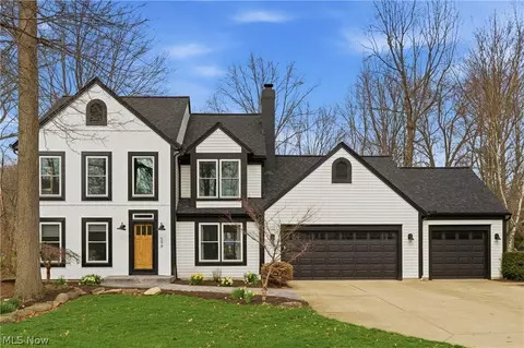 598 Chancellor Cir, Avon Lake, OH 44012