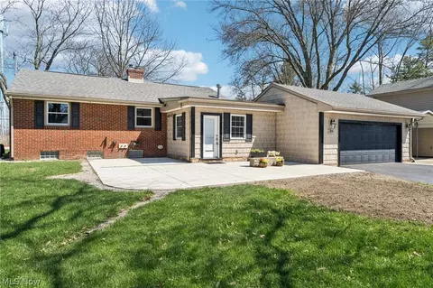 379 N Aurora Rd, Aurora, OH 44202