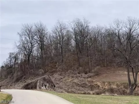 Nicolette Road, Parkersburg, WV 26104