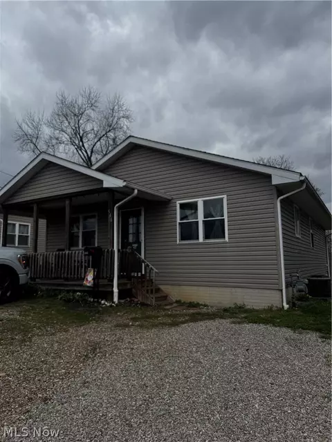 546 Cemetery St, Coshocton, OH 43812