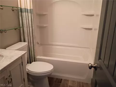 Bath - 3106 Parkview St NW, Canton, OH 44708 photo 1 of 2