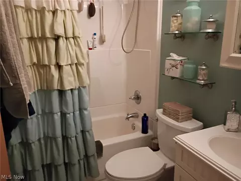 Bath - 3106 Parkview St NW, Canton, OH 44708 photo 2 of 2