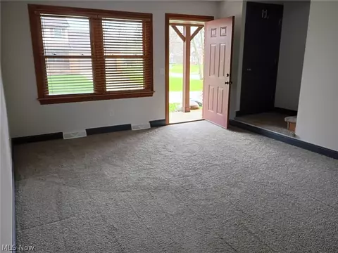 Living - 3106 Parkview St NW, Canton, OH 44708 photo 1 of 6